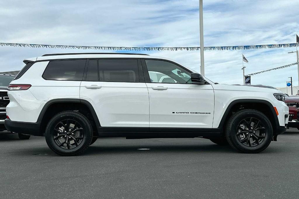 new 2024 Jeep Grand Cherokee L car, priced at $45,010