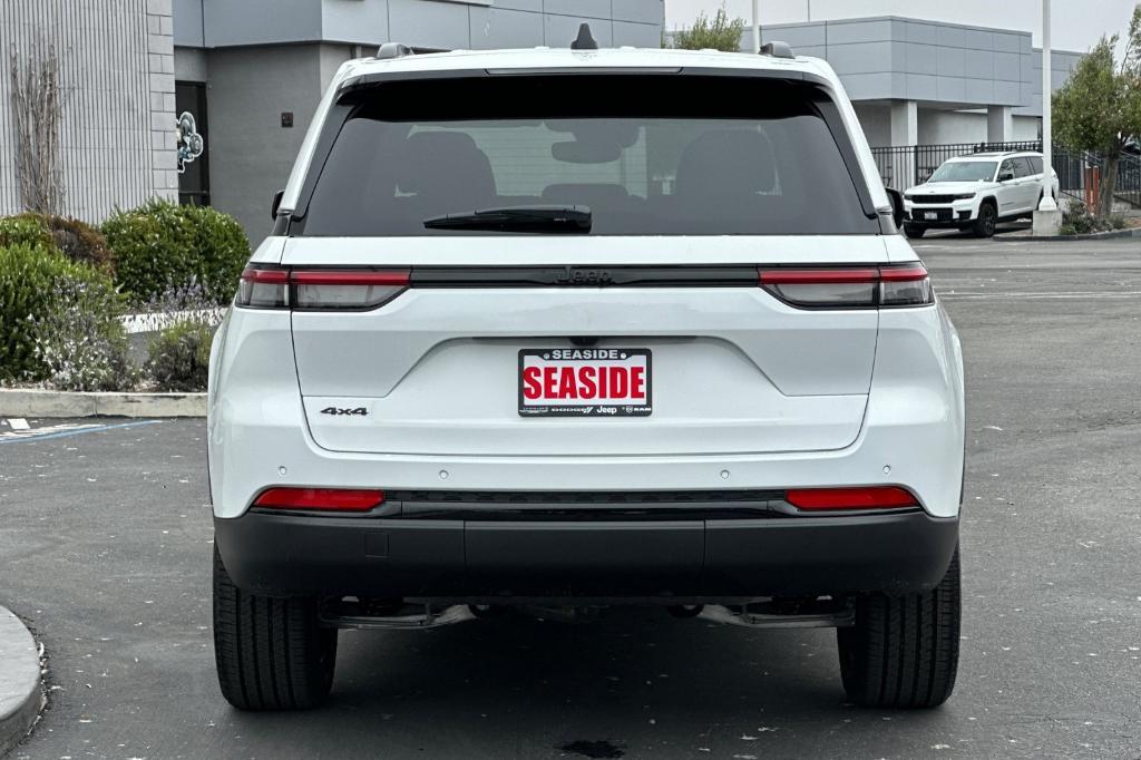 new 2024 Jeep Grand Cherokee car, priced at $41,271