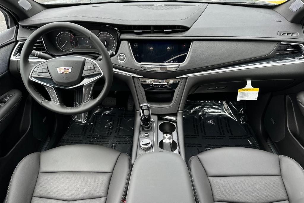 new 2025 Cadillac XT5 car, priced at $54,090