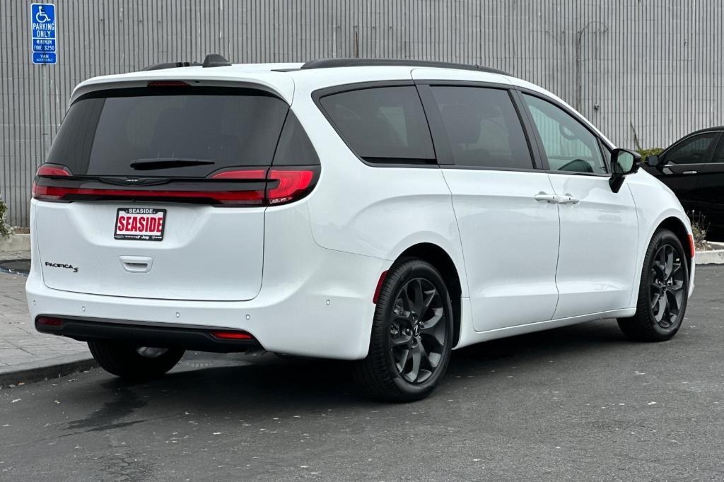 new 2024 Chrysler Pacifica car, priced at $42,940