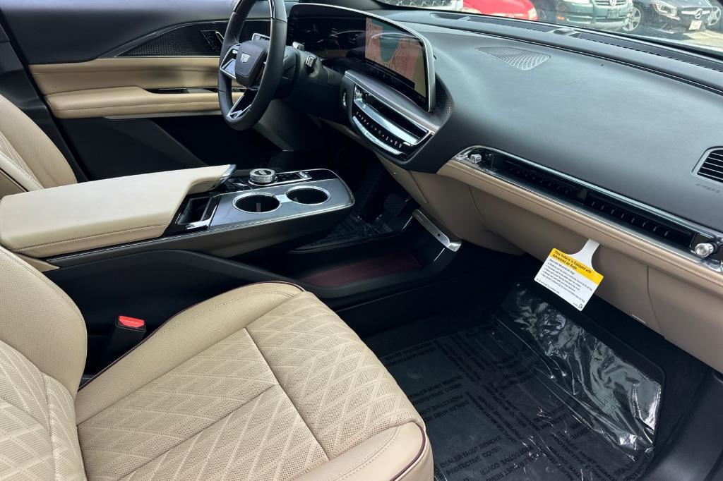 new 2024 Cadillac LYRIQ car, priced at $75,017