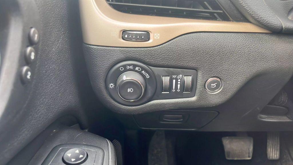 used 2014 Jeep Cherokee car, priced at $8,900