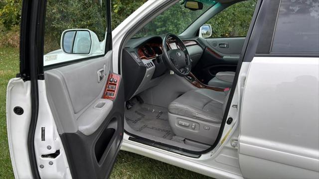 used 2006 Toyota Highlander Hybrid car, priced at $6,995