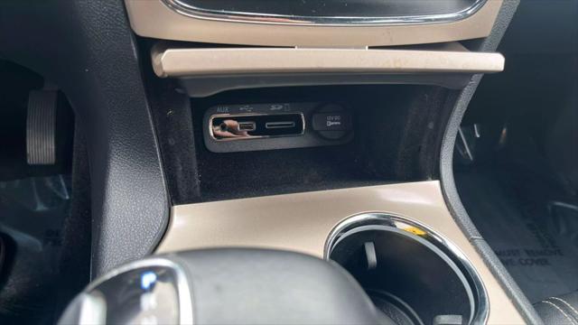 used 2015 Jeep Grand Cherokee car, priced at $13,900