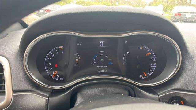 used 2015 Jeep Grand Cherokee car, priced at $13,900