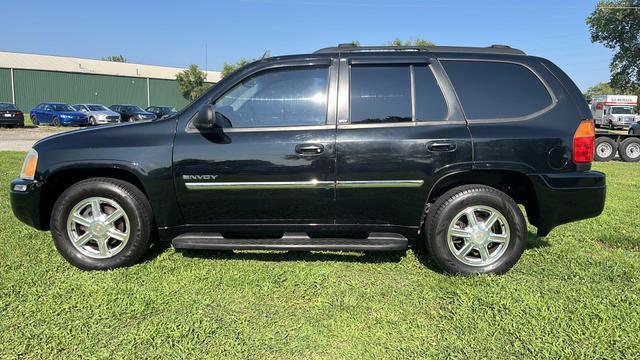 used 2005 GMC Envoy car, priced at $3,500