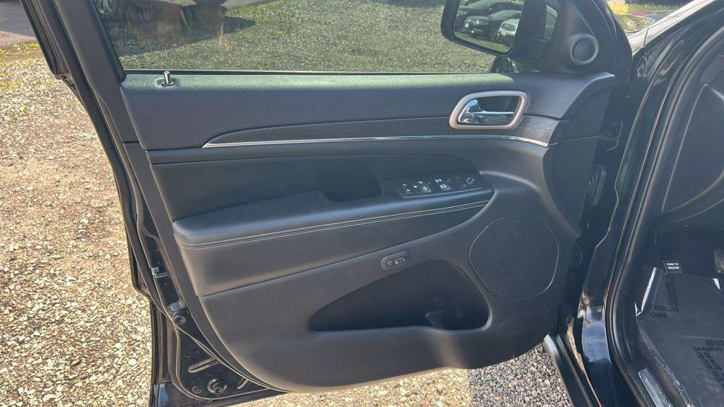 used 2017 Jeep Grand Cherokee car, priced at $14,400