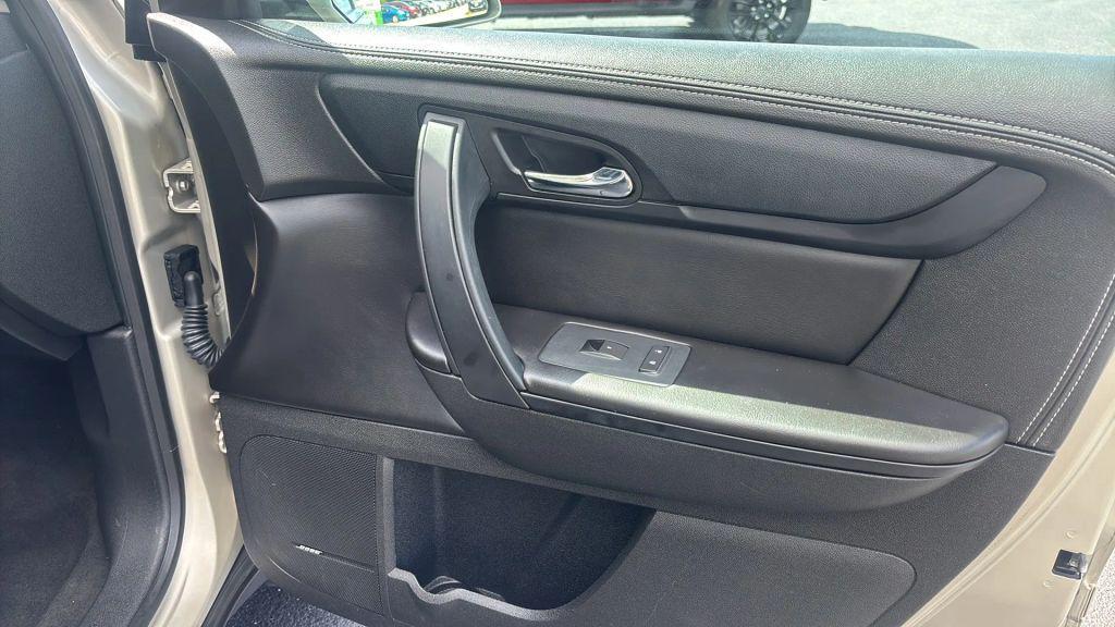 used 2015 Chevrolet Traverse car, priced at $10,900