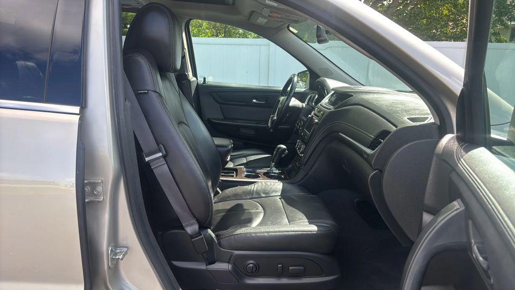 used 2015 Chevrolet Traverse car, priced at $10,900