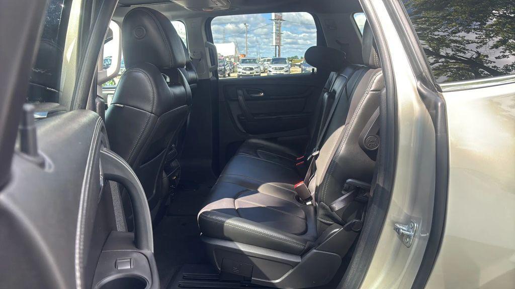 used 2015 Chevrolet Traverse car, priced at $10,900
