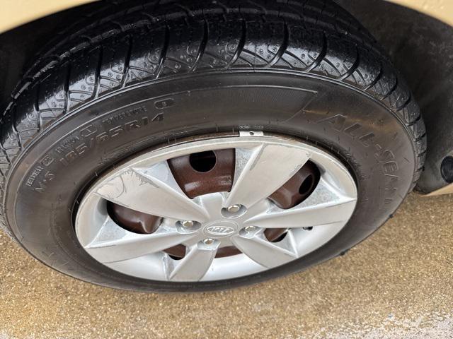 used 2009 Kia Rio car, priced at $2,922