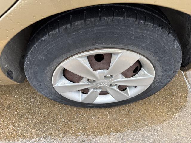 used 2009 Kia Rio car, priced at $2,922