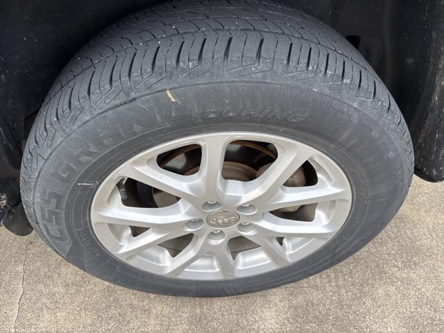 used 2017 Jeep Cherokee car, priced at $12,910