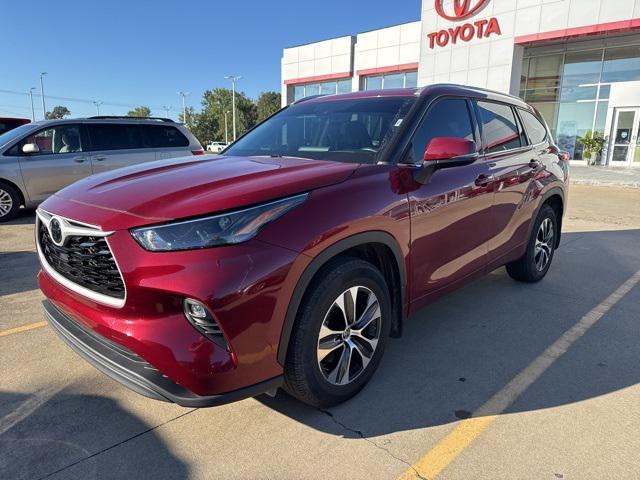 used 2022 Toyota Highlander car, priced at $33,930