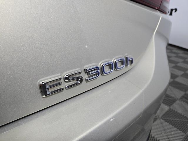 used 2022 Lexus ES 300h car, priced at $36,935