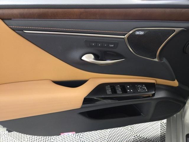 used 2022 Lexus ES 300h car, priced at $32,935