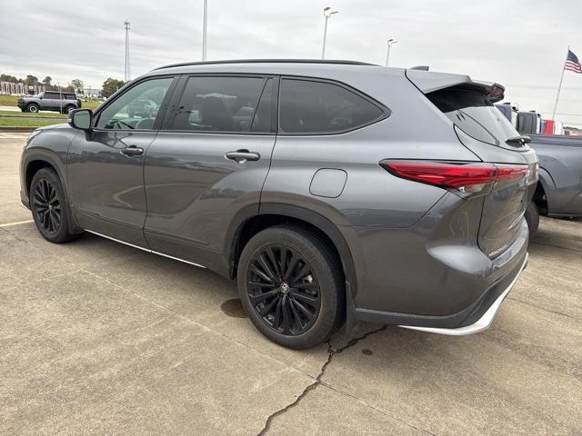 used 2023 Toyota Highlander car, priced at $39,938