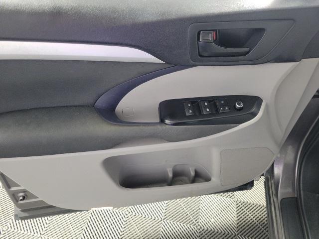 used 2015 Toyota Highlander car, priced at $13,911