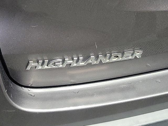 used 2015 Toyota Highlander car, priced at $13,911