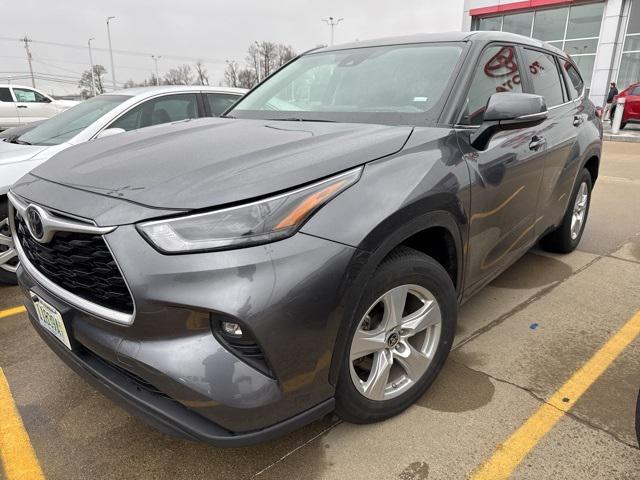 used 2023 Toyota Highlander car, priced at $33,933