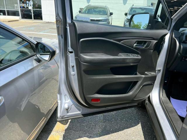 used 2022 Honda Pilot car, priced at $29,995