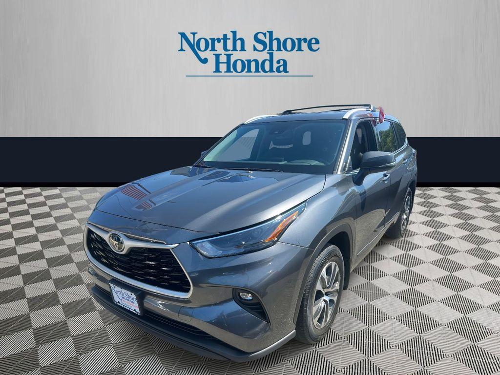 used 2022 Toyota Highlander car, priced at $34,995