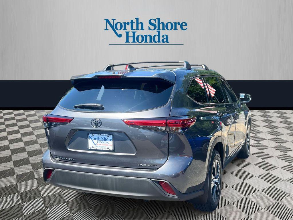 used 2022 Toyota Highlander car, priced at $34,995