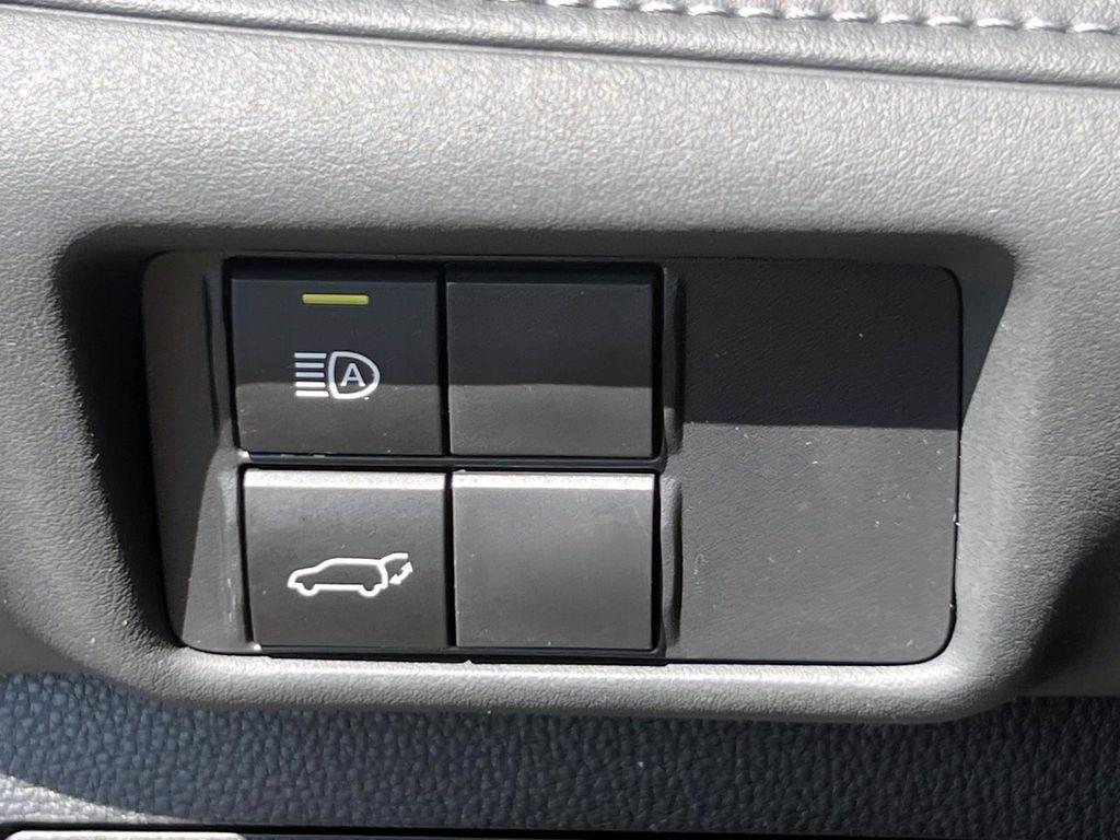 used 2022 Toyota Highlander car, priced at $34,995