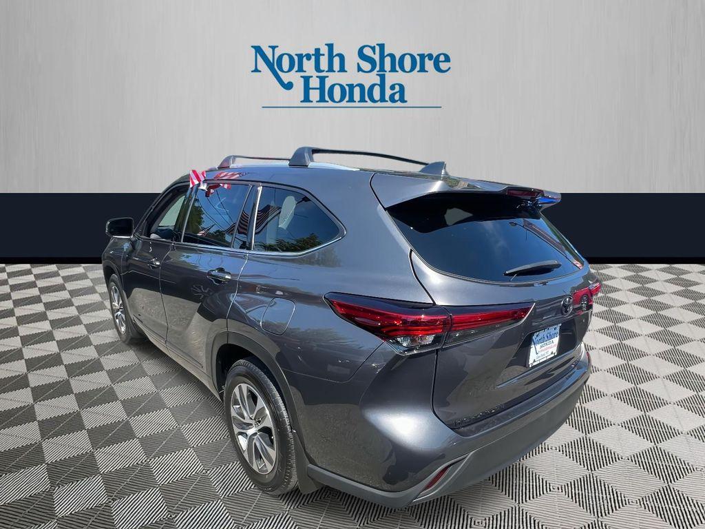 used 2022 Toyota Highlander car, priced at $34,995