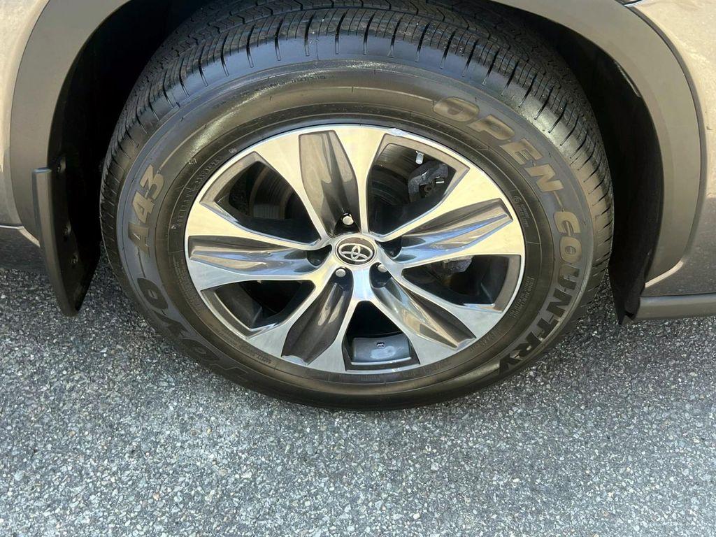 used 2022 Toyota Highlander car, priced at $34,995