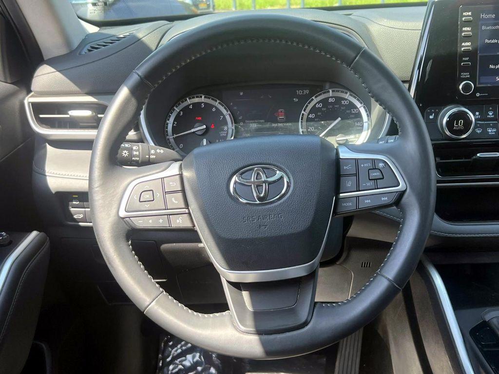 used 2022 Toyota Highlander car, priced at $34,995