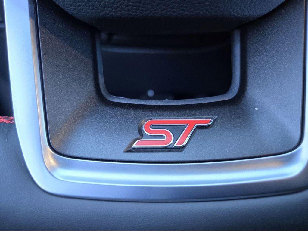 new 2025 Ford Explorer car, priced at $61,005