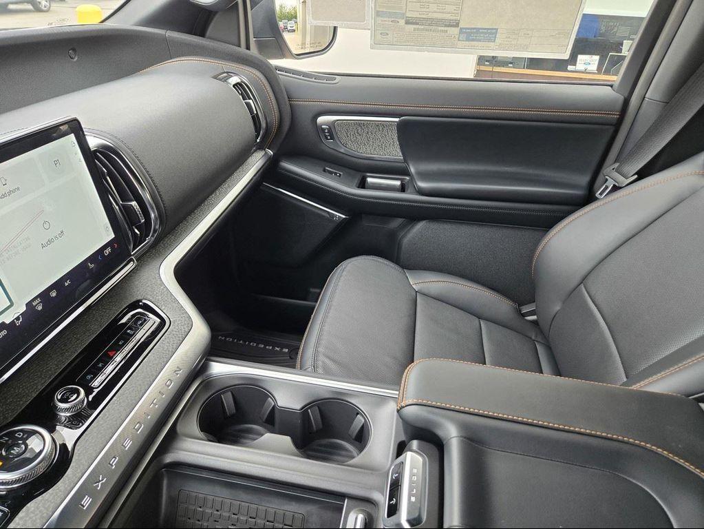 new 2025 Ford Expedition car, priced at $85,060