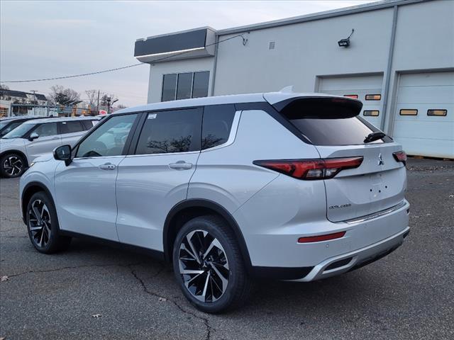 new 2024 Mitsubishi Outlander car, priced at $33,215