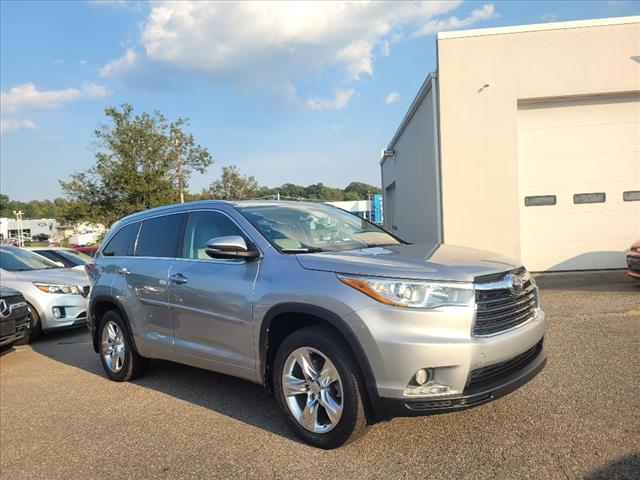 used 2015 Toyota Highlander car, priced at $25,990