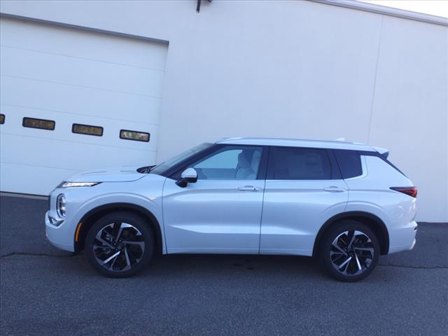 new 2024 Mitsubishi Outlander car, priced at $37,455