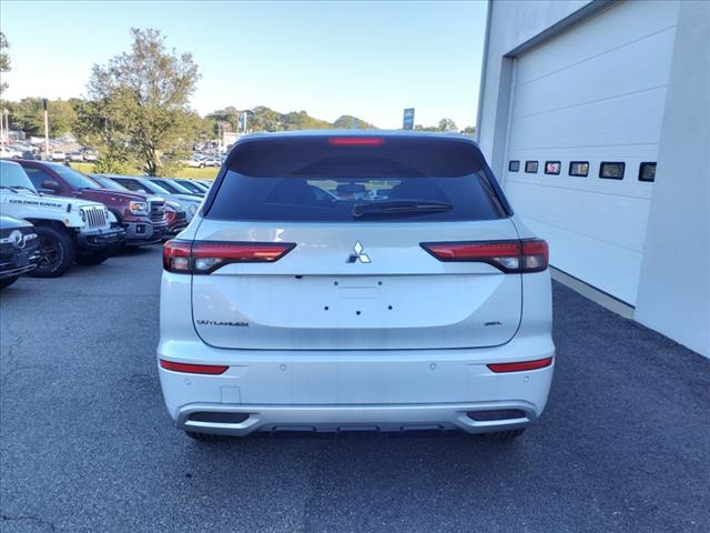 new 2024 Mitsubishi Outlander car, priced at $37,455