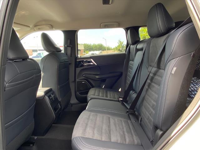 new 2025 Mitsubishi Outlander car, priced at $36,125