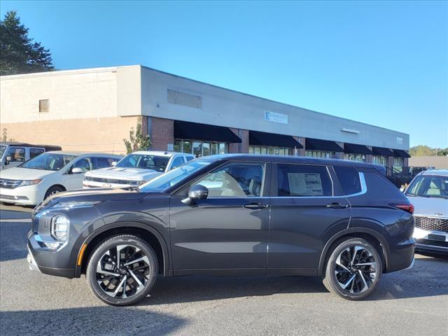 new 2024 Mitsubishi Outlander car, priced at $32,820