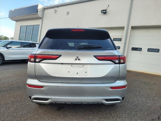 new 2024 Mitsubishi Outlander car, priced at $38,025