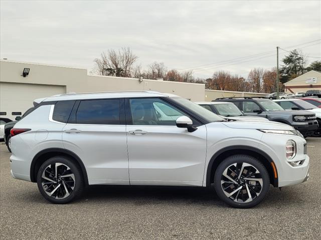 new 2024 Mitsubishi Outlander car, priced at $39,065