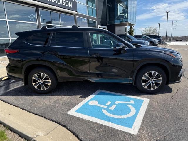 used 2023 Toyota Highlander car, priced at $36,950
