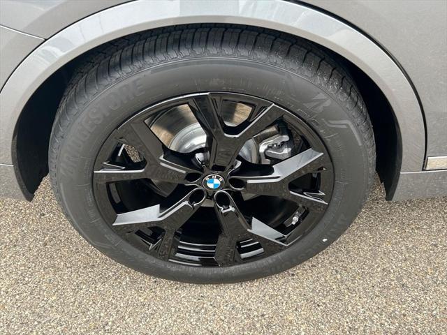 new 2025 BMW X7 car, priced at $95,300