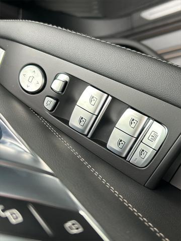 new 2025 BMW X7 car, priced at $95,300