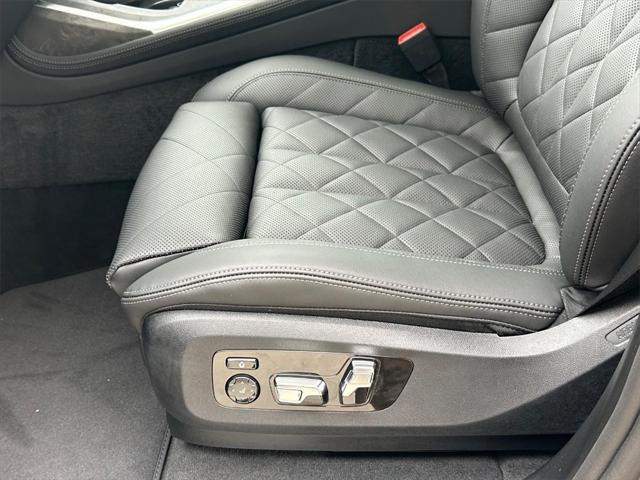 new 2025 BMW X7 car, priced at $95,300