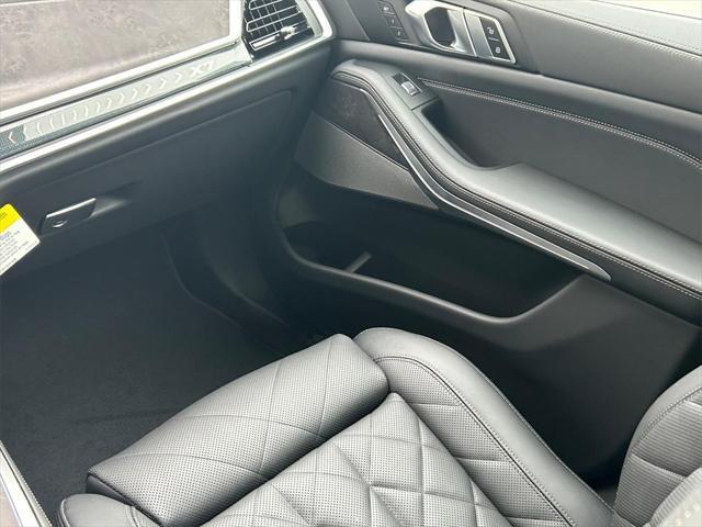 new 2025 BMW X7 car, priced at $95,300