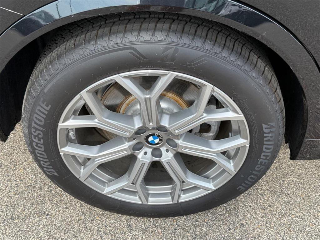 new 2025 BMW X7 car, priced at $90,050