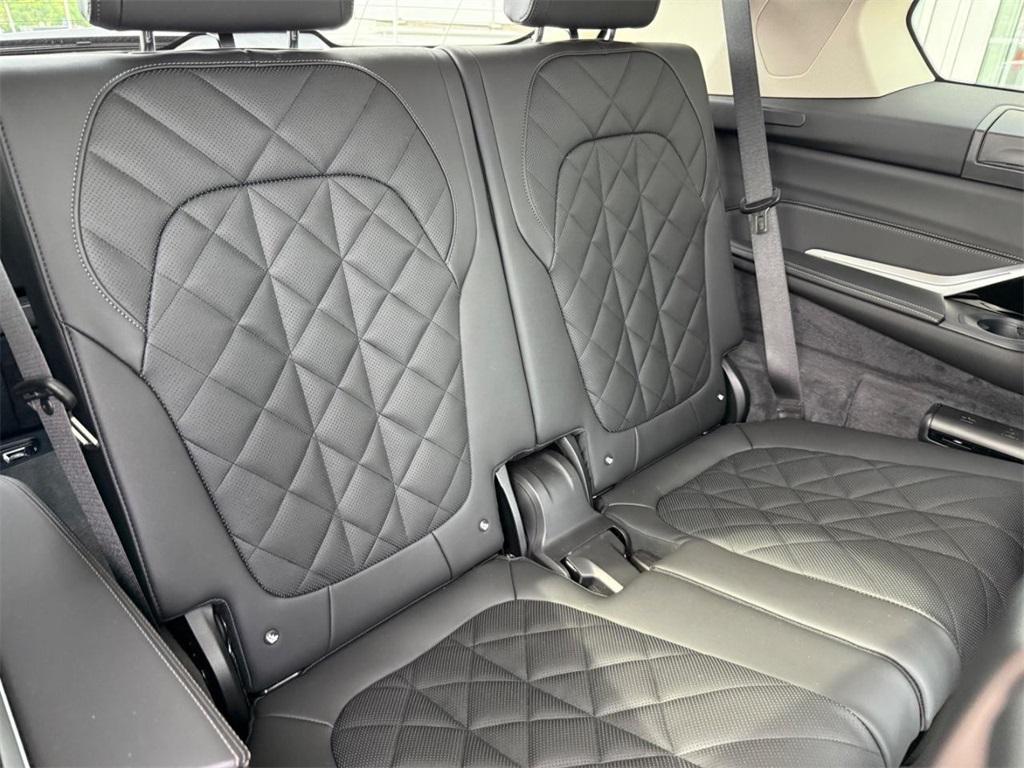 new 2025 BMW X7 car, priced at $90,050