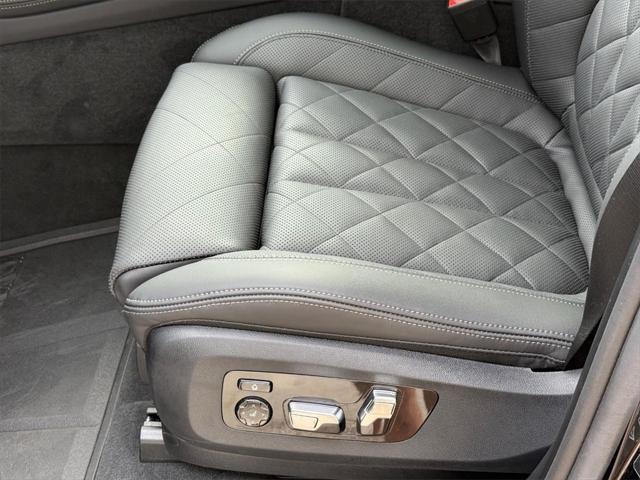 new 2025 BMW X7 car, priced at $90,050
