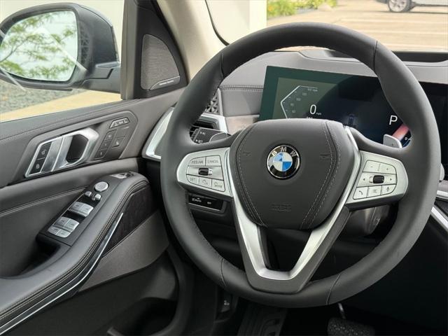 new 2025 BMW X7 car, priced at $90,050